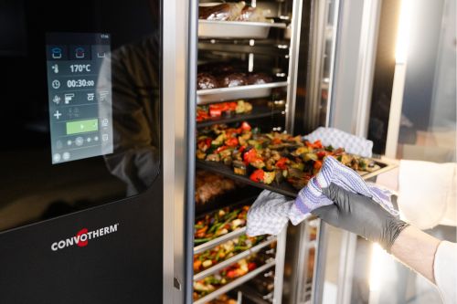 Convotherm erweitert maxx Produktfamilie um leistungsstarke Standgeräte
